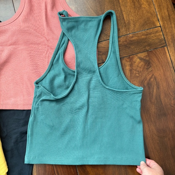 Abercrombie and Fitch Tank Bundle XS/S - Picture 5 of 11